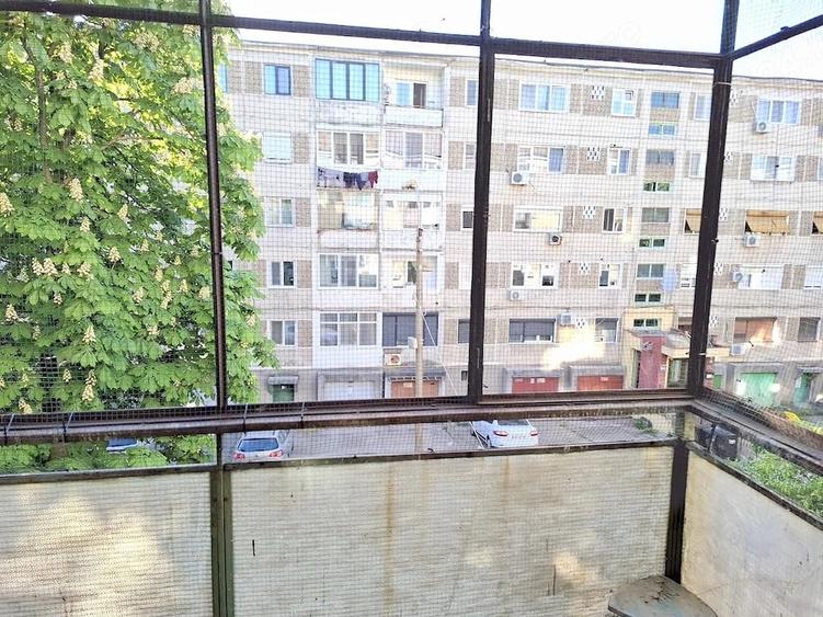 Apartament cu 3 camere semidecomandat în Circumvalațiunii