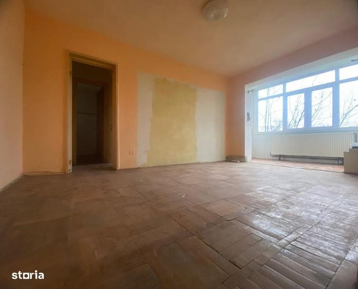 Apartament cu 3 camere în Micro 6