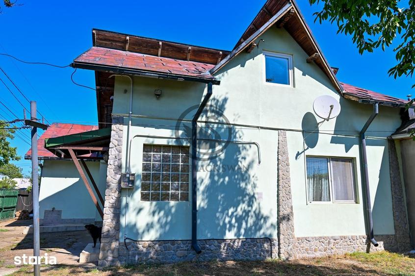 Casă cu 7 camere cu Teren 432 Mp în Vest