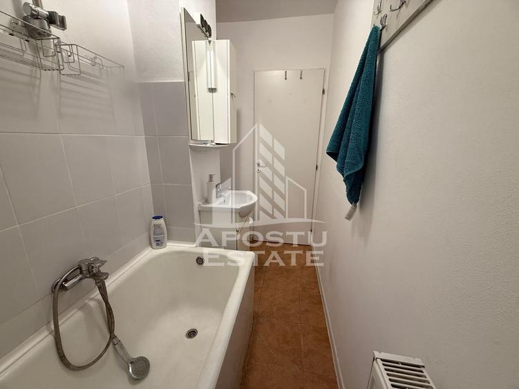 Apartament cu 2 camere semidecomandat, mobilat în Dacia