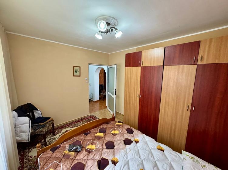 PODU ROS - RESTAURANT ODEON - 2 CAMERE - 52MP - ETAJ INTERMEDIAR - GEAM LA BAIE - 79.990 EURO - 5