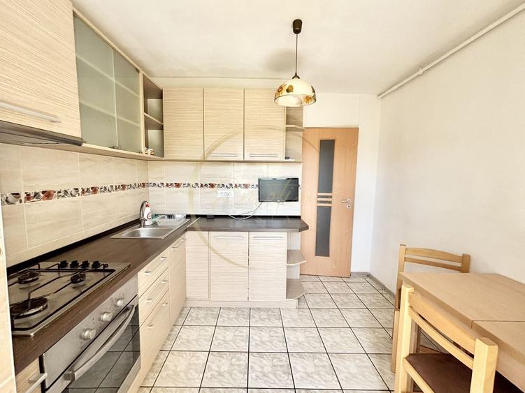 Apartament cu 3 camere decomandat, mobilat în Aradului