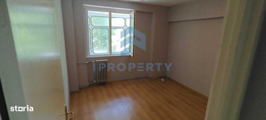 Apartament cu 3 camere decomandat în Tineretului