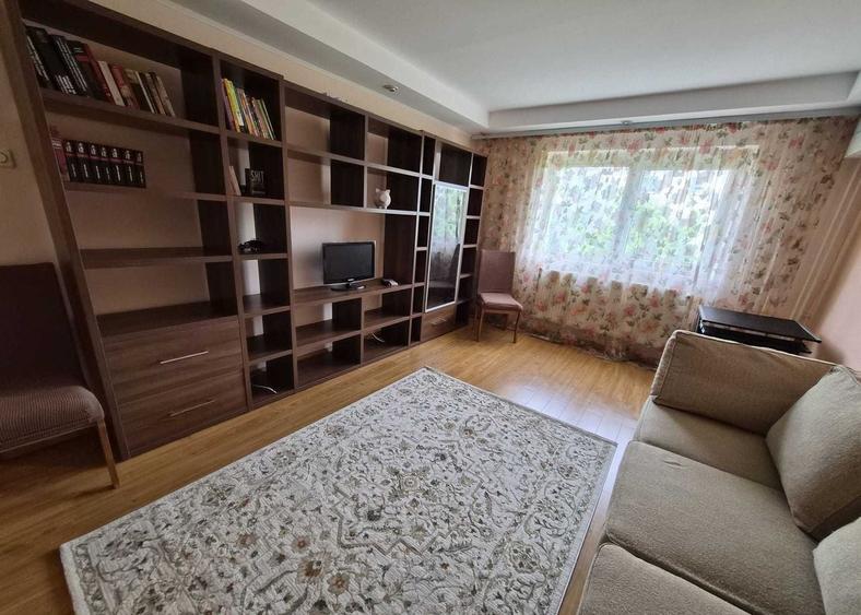 Apartament cu 3 camere decomandat în Băneasa