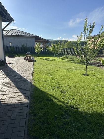 Casă cu 3 camere în Bujoreni