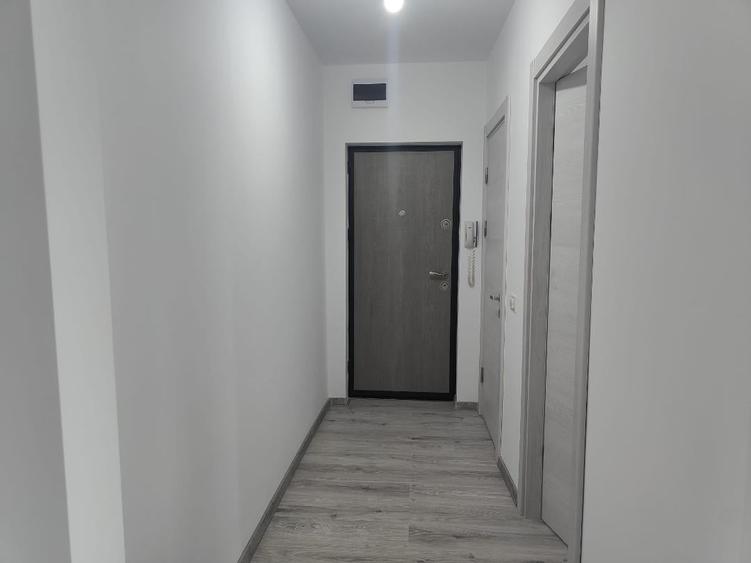 Apartament cu 3 camere semidecomandat în Titan