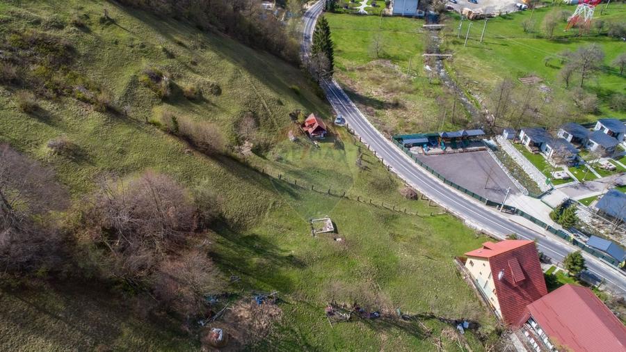 Teren Construcții intravilan de 5735 mp, în Moieciu