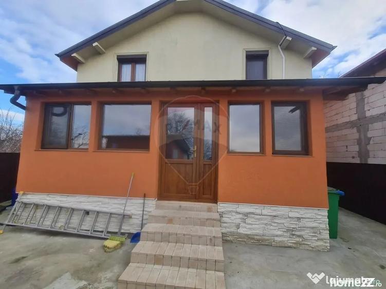 Casă cu 4 camere cu Teren 1165 Mp în Gologanu