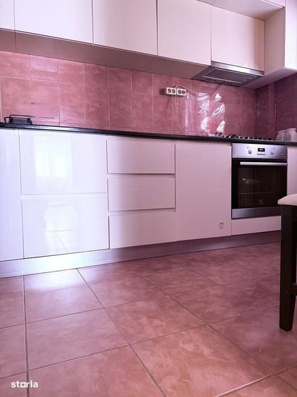 Apartament cu 3 camere decomandat în Drumul Taberei