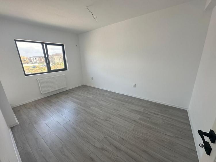 Duplex cu 4 camere cu Canalizare în Central