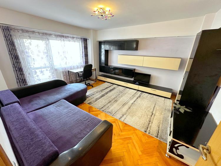 Apartament cu 3 camere decomandat în Central