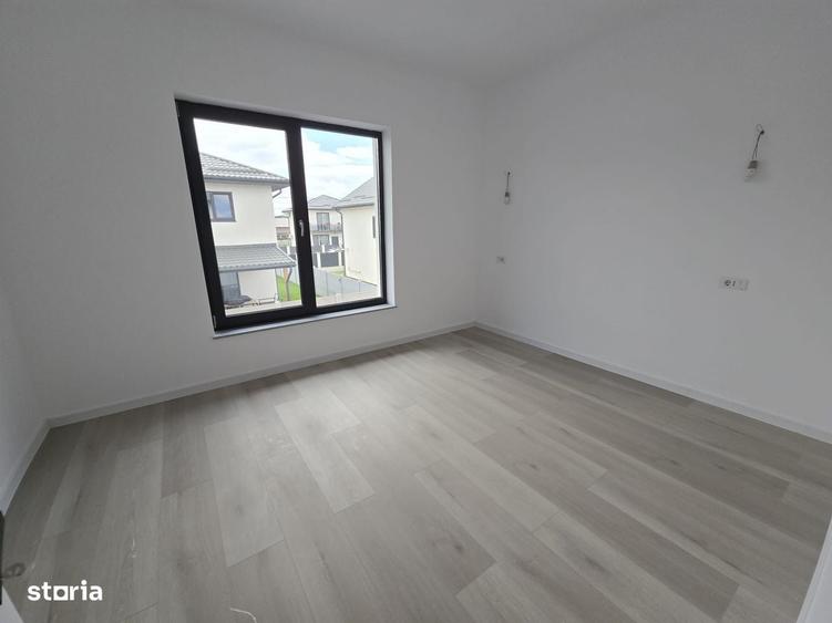 Casă cu 4 camere în Berceni
