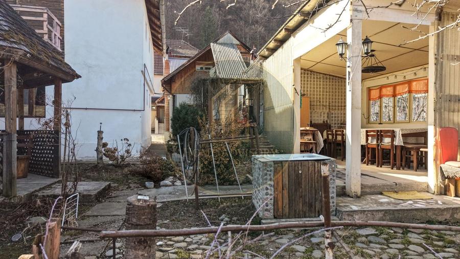 Casă individuală cu 5 camere cu Canalizare în Bran