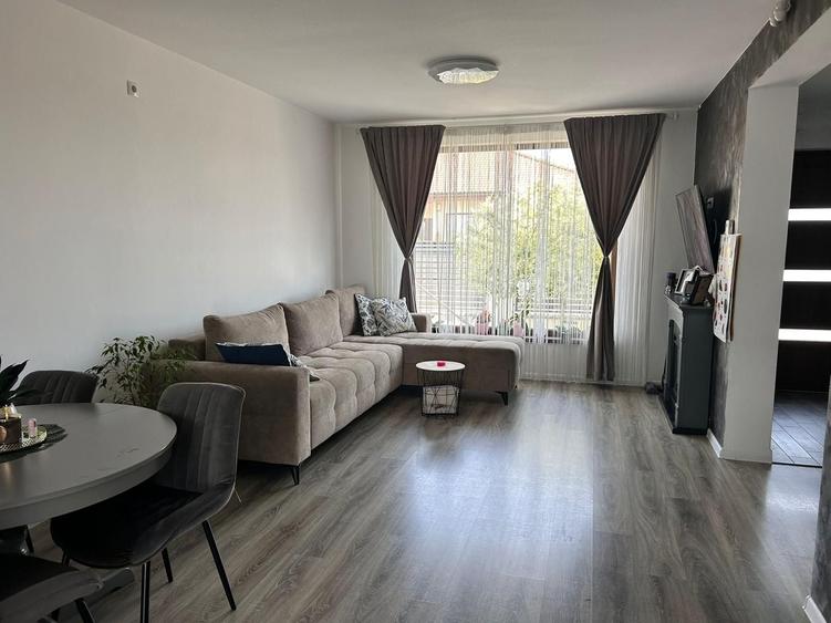 Casă cu 4 camere în Săsar