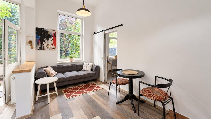 Apartament cu 2 camere semidecomandat, mobilat în Central