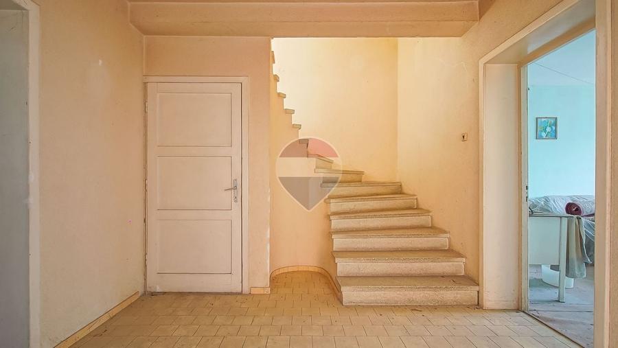 Duplex cu 4 camere cu Teren 1171 Mp în Sânpetru