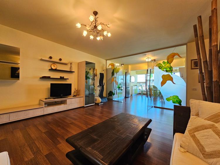 Apartament cu 3 camere semidecomandat, mobilat în Calea Plevnei