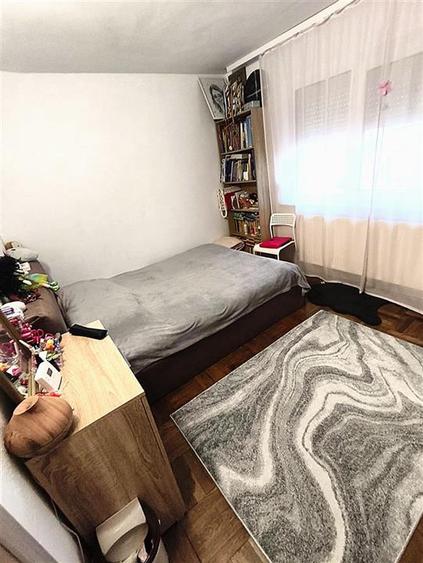 Apartament cu 3 camere semidecomandat, mobilat în Micro 3