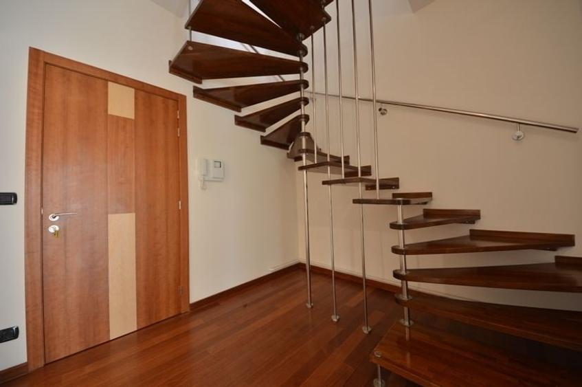 Apartament cu 5 camere decomandat în Primăverii