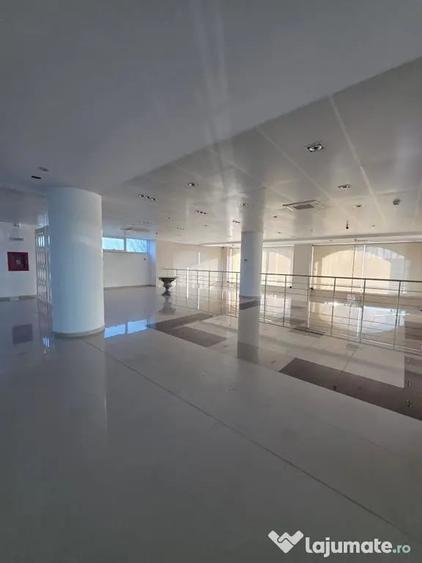 Spațiu comercial, de 3,500 mp, în Unirii