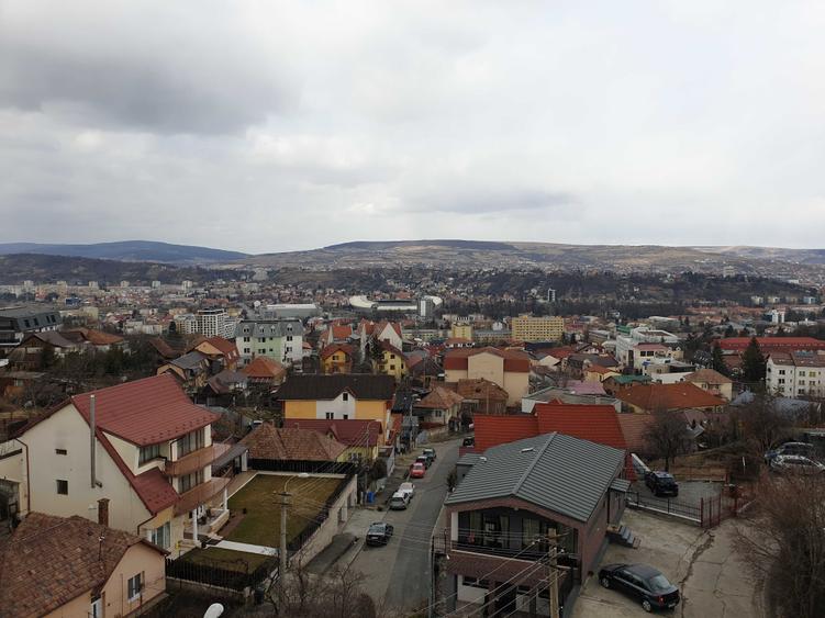Apartament cu 2 camere decomandat în Exterior Vest