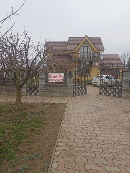 Casă individuală cu 2 camere cu Canalizare în Parța
