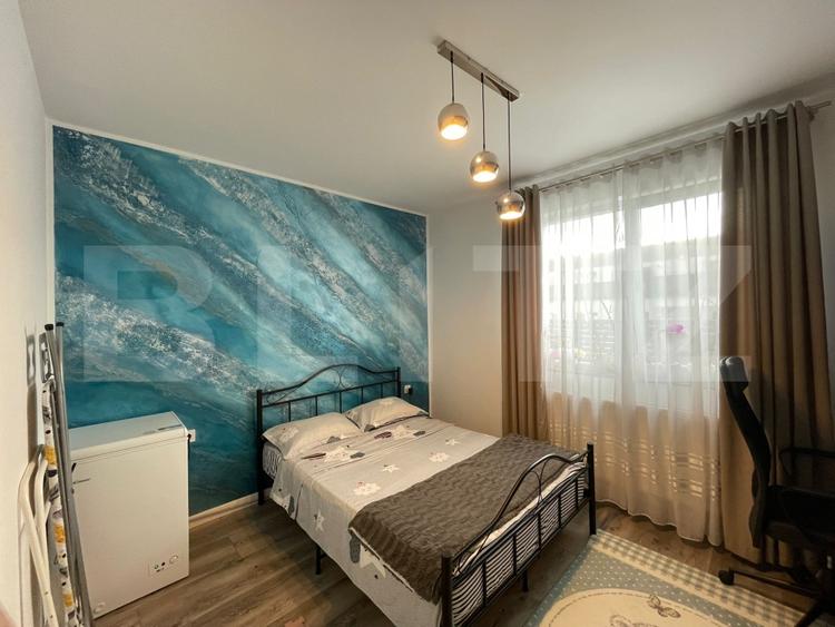 Apartament cu 3 camere semidecomandat, mobilat în Central