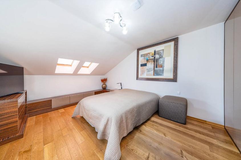 Casă cu 6 camere cu Teren 461 Mp în Central
