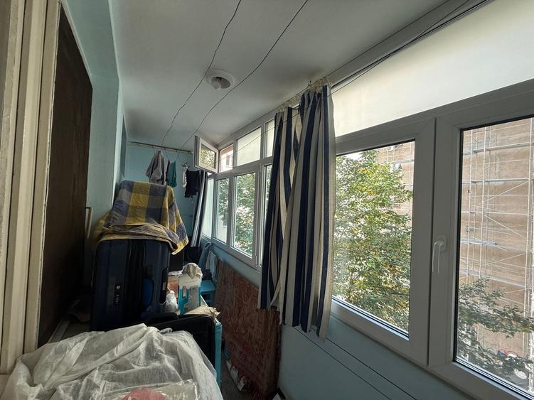 Apartament cu 3 camere semidecomandat, mobilat în Iancului