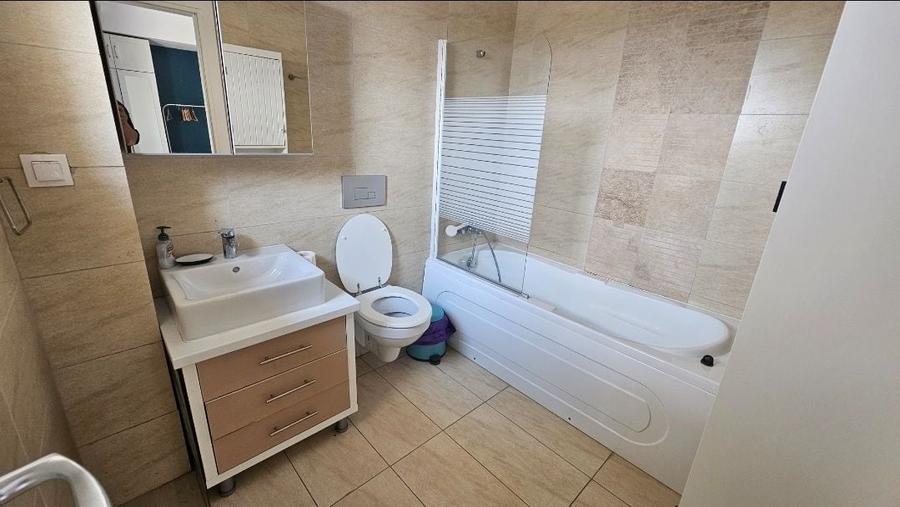Apartament cu 3 camere decomandat în Crețuleasca