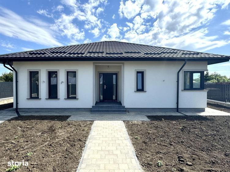 Casă cu 4 camere în Dancu