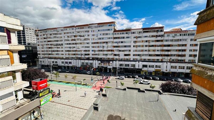 Apartament cu 3 camere decomandat în Ultracentral