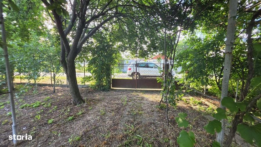 Casă cu 4 camere cu Teren 2200 Mp în Mihai Bravu