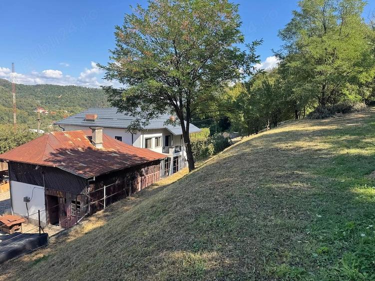 Teren de 2200 mp, în Central