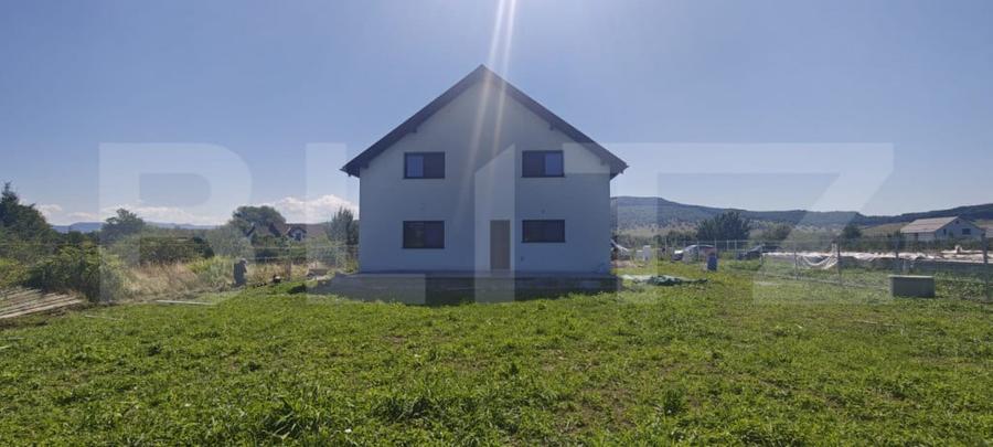 Casă cu 5 camere cu Teren 1000 Mp în Unirea