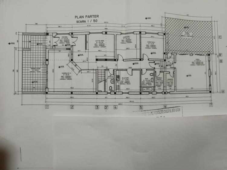 Casă individuală cu 10 camere cu Teren 1000 Mp în Central