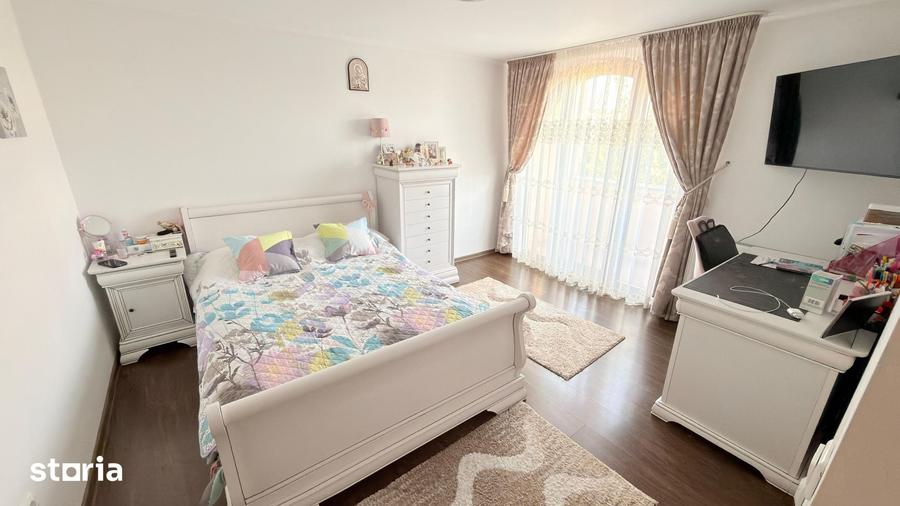 Casă cu 5 camere cu Teren 280 Mp în Șcheia