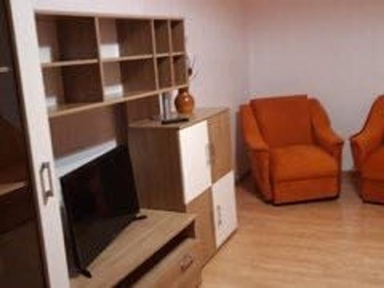 Apartament cu 3 camere decomandat în Dristor