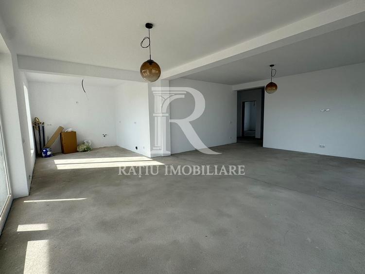 Casă individuală cu 4 camere cu Canalizare în Sântandrei