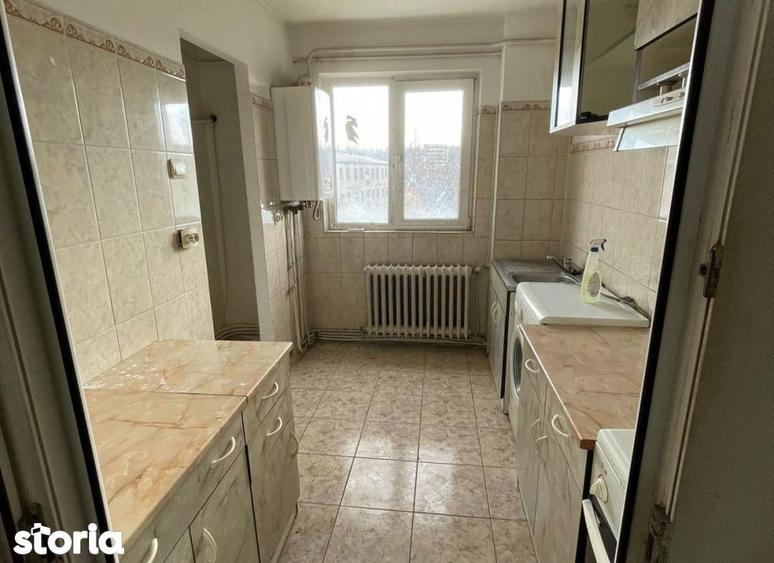 Apartament cu 3 camere în Podu Roș