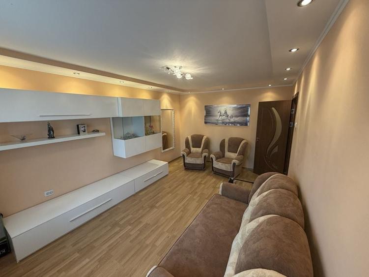 Apartament cu 2 camere decomandat în Pajura