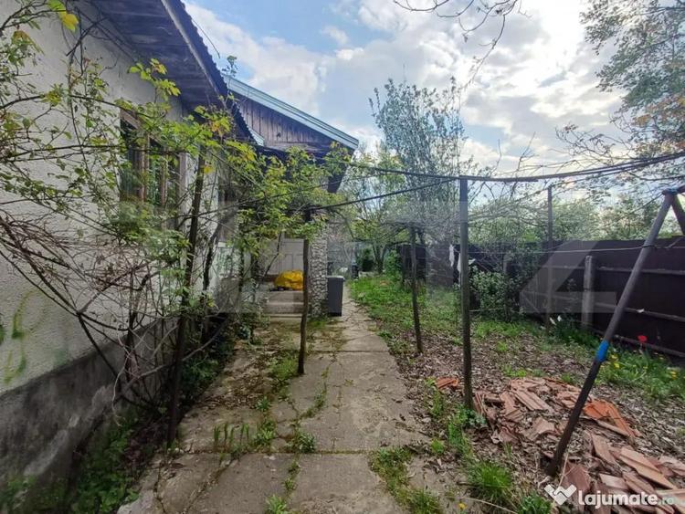 Casă cu 5 camere cu Teren 3900 Mp în Central