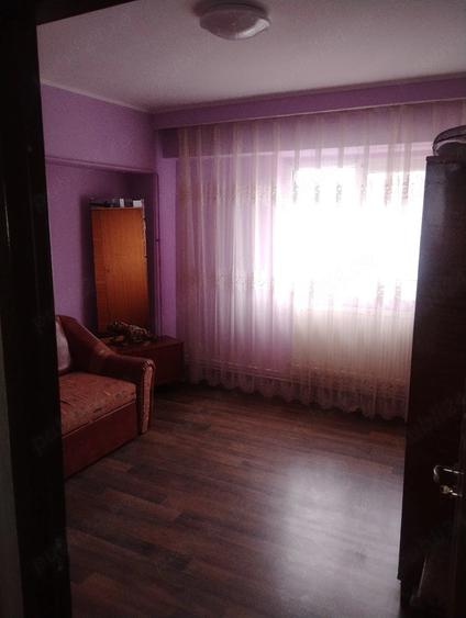 Apartament cu 3 camere decomandat în Barieră