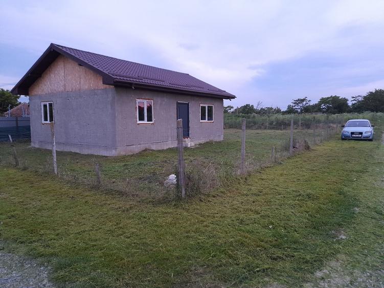 Casă cu 3 camere în Stejaru