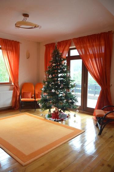 Casă cu 1 camere cu Teren 1627 Mp în Poiana
