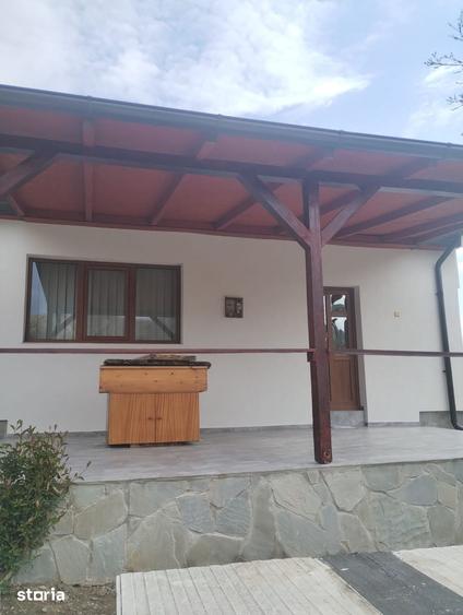 Casă cu 2 camere cu Teren 1100 Mp în Oituz