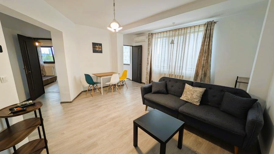 Apartament cu 3 camere decomandat, mobilat în Nicolina