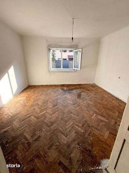 Casă cu 3 camere cu Teren 438 Mp în Central
