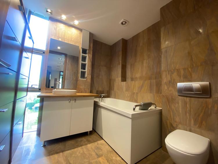 Apartament cu 4 camere în Băneasa