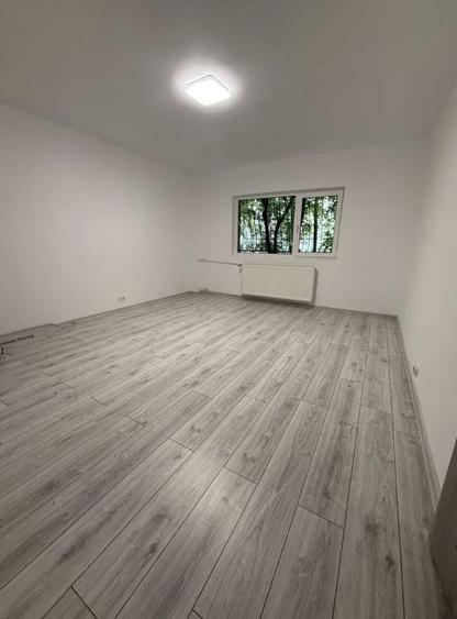 Apartament cu 3 camere decomandat în Tei